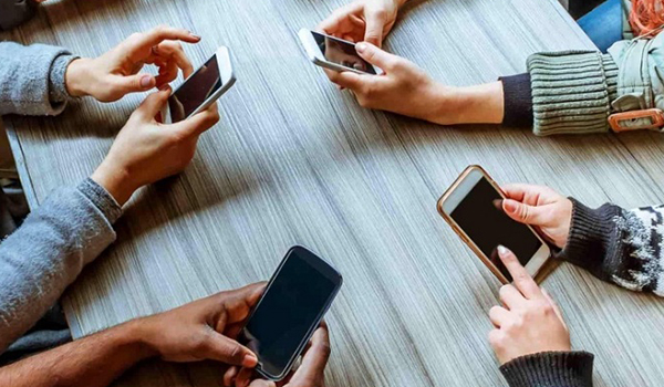 Hábitos del uso del celular en adolescentes” | Colegio De La Salle La Reina
