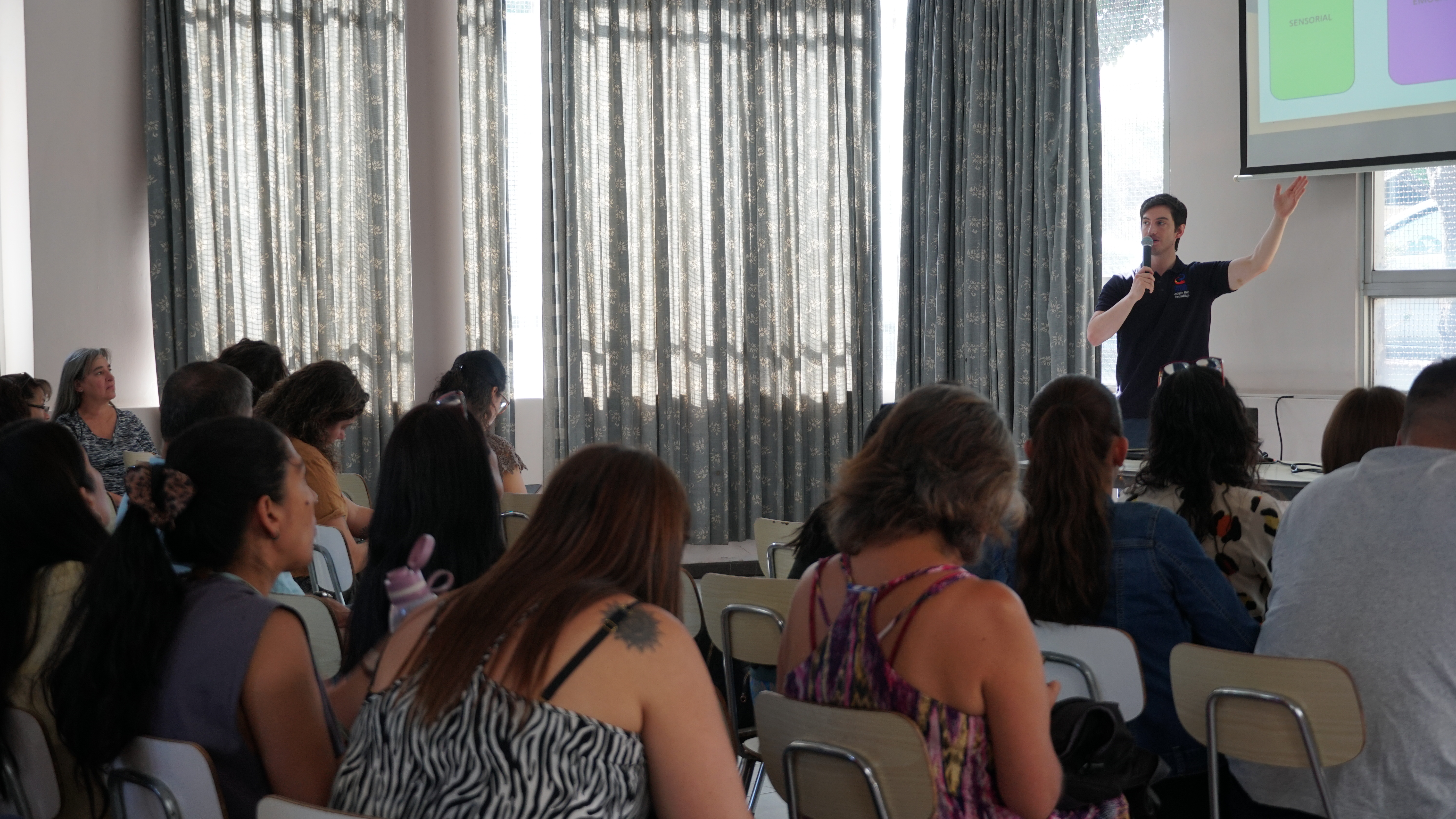 TALLER ESTRATEGIAS PARA TRABAJAR CON ESTUDIANTES TEA