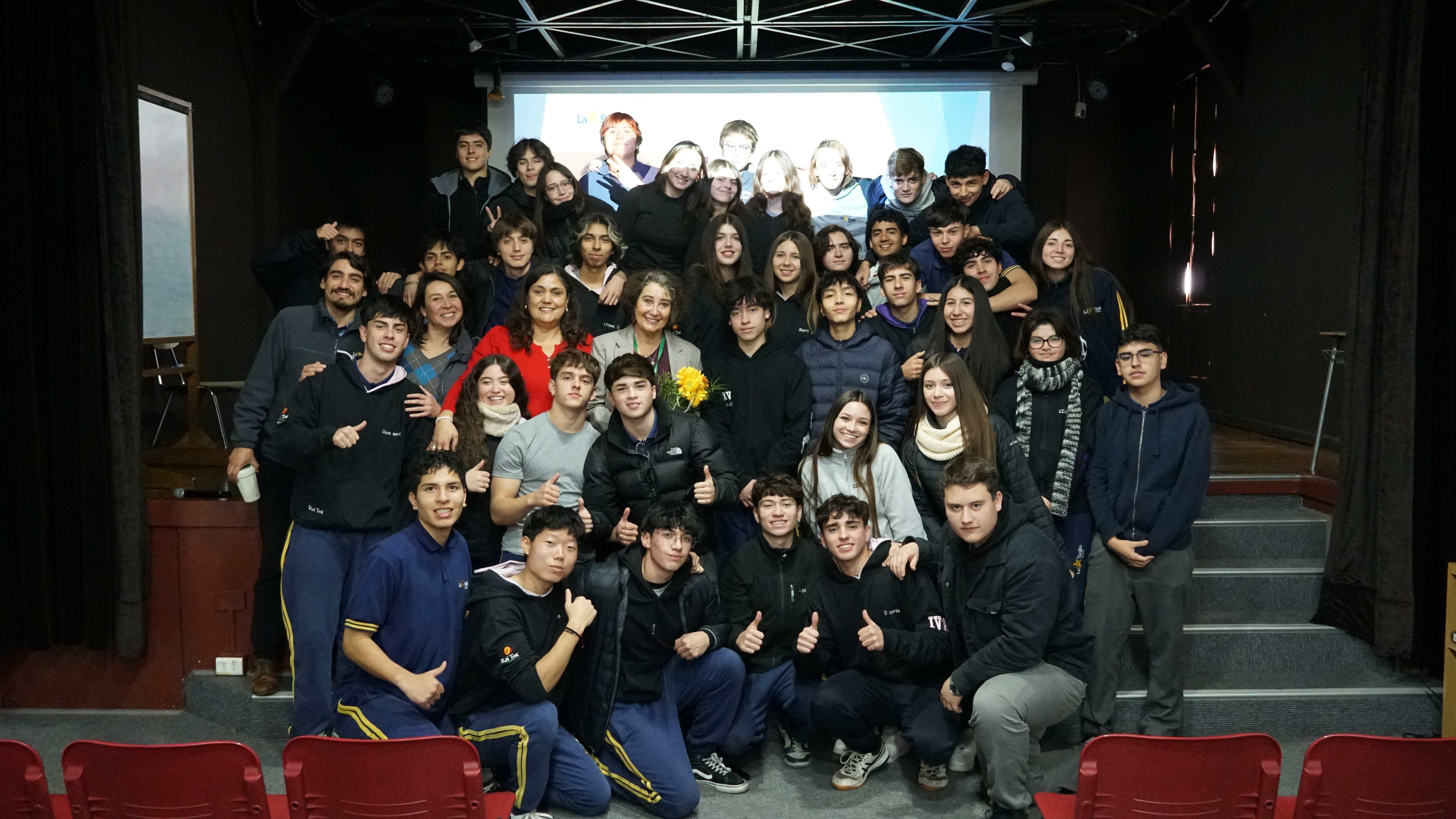 PATRICIA POLITZER SE REÚNE CON NUESTROS ESTUDIANTES DE CUARTO MEDIO