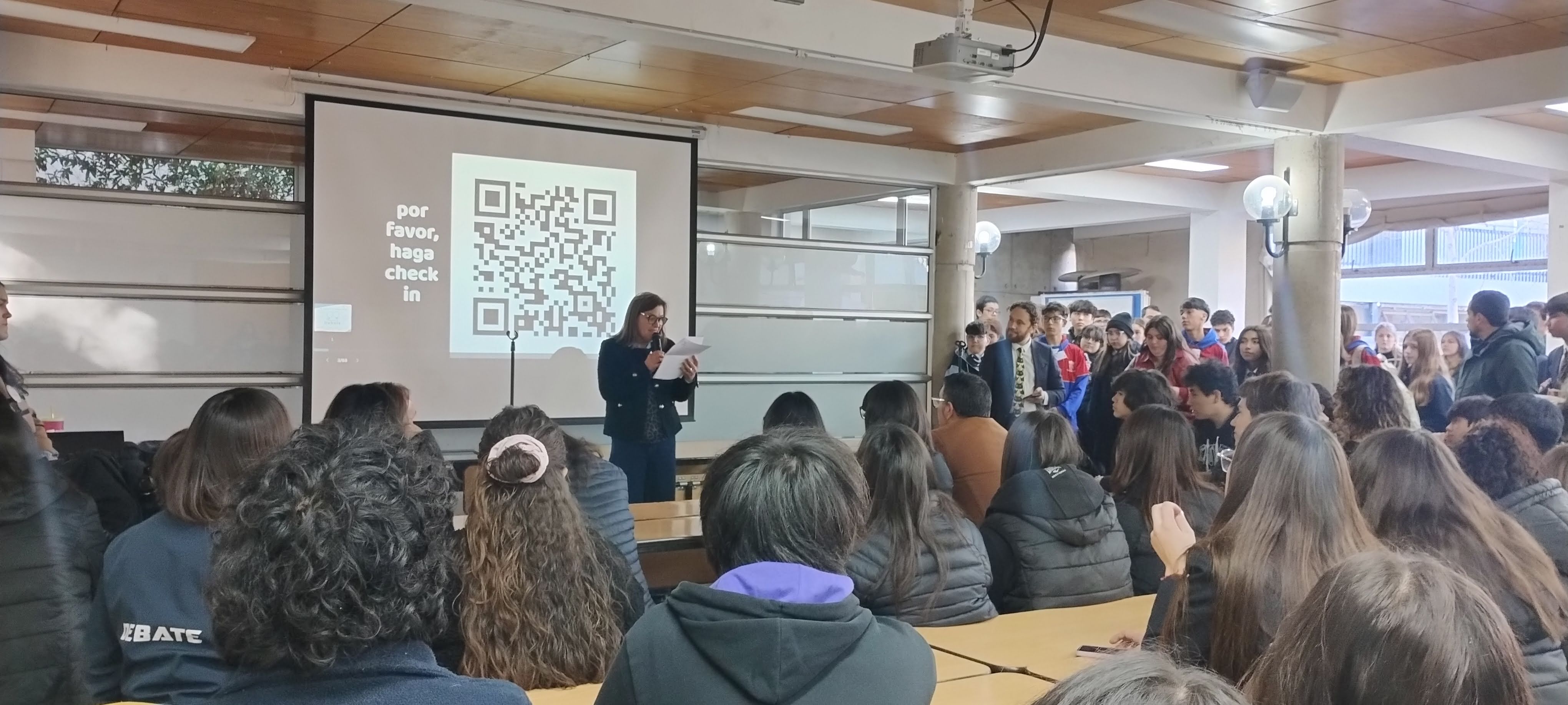 ¡NUESTROS ESTUDIANTES AVANZARON A LA SEGUNDA RONDA DEL III TORNEO INTERREGIONAL DE DEBATE ESCOLAR!