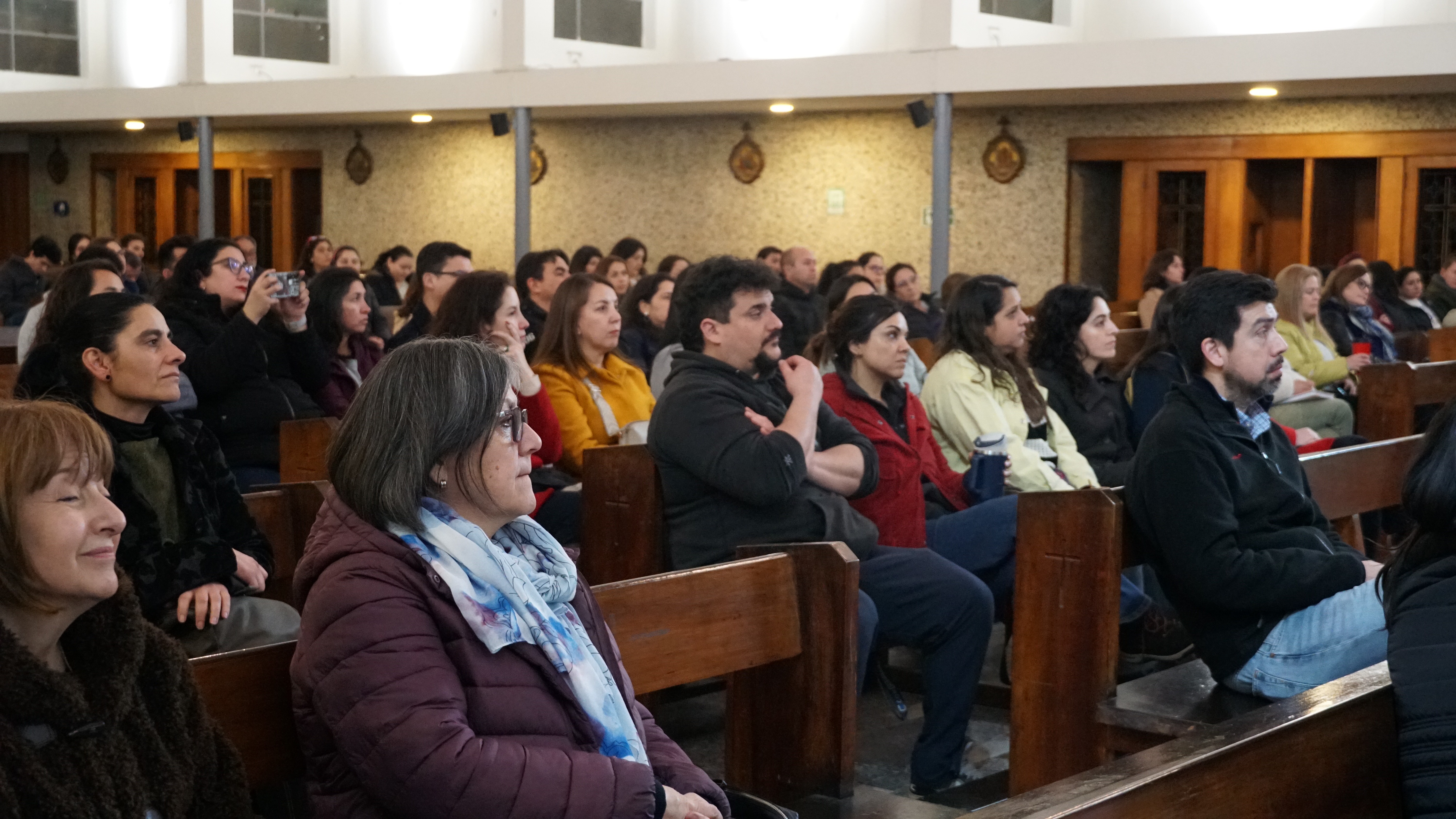TALLER EN TORNO A LA NEURODIVERGENCIA CONVOCÓ A APODERADOS DE 1° A 8° BÁSICO