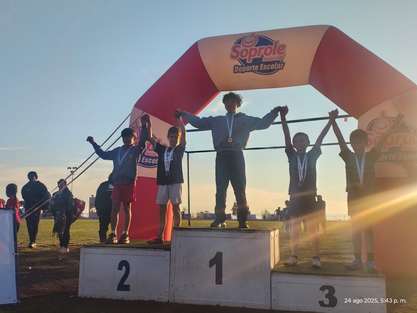 ¡CELEBRAMOS A NUESTRO ATLETA GANADOR DEL LANZAMIENTO DE LA PELOTITA!