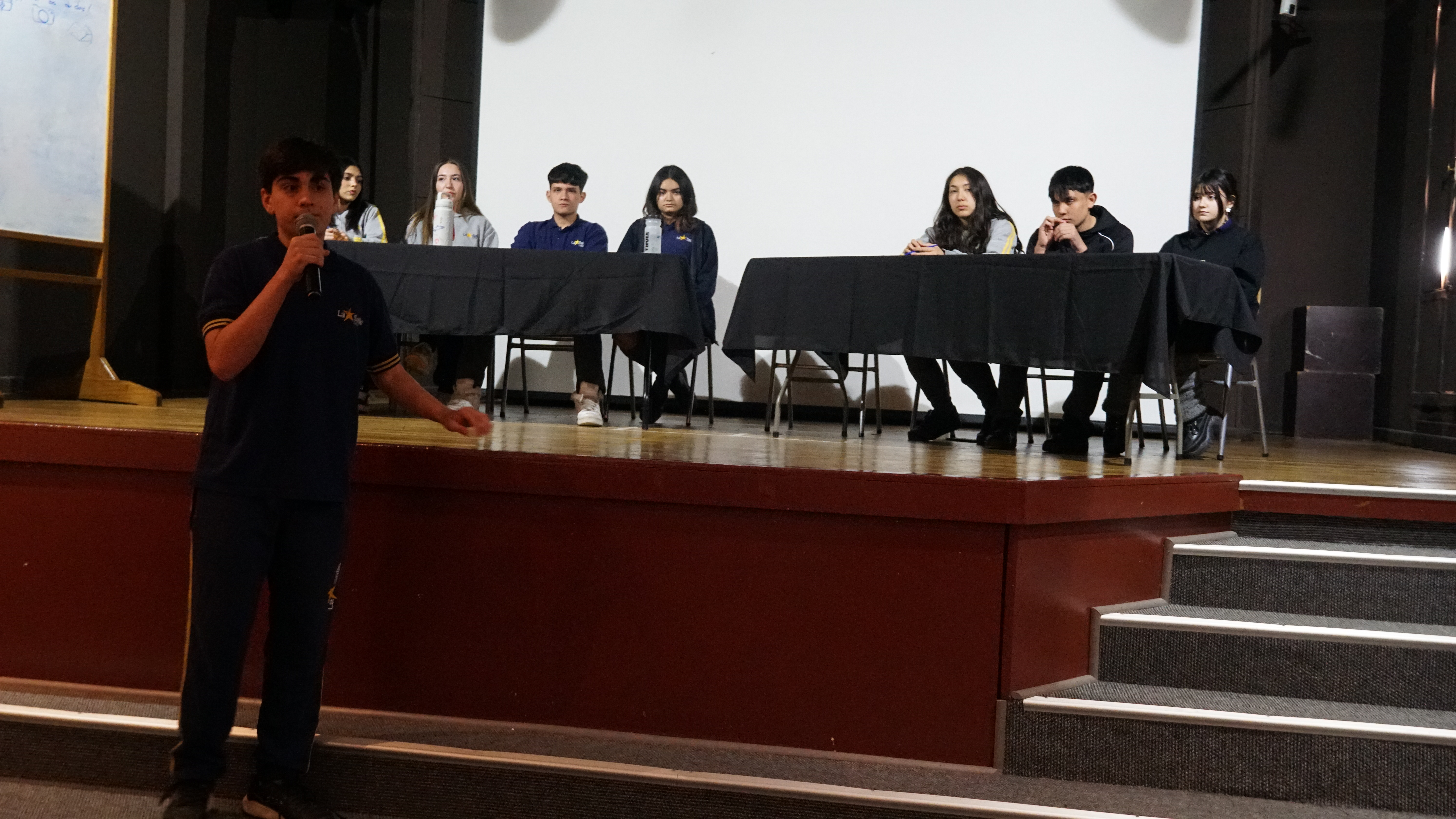 ESTUDIANTES DE III° MEDIO PARTICIPARON EN UN DEBATE FINAL SOBRE TEMAS DE ACTUALIDAD
