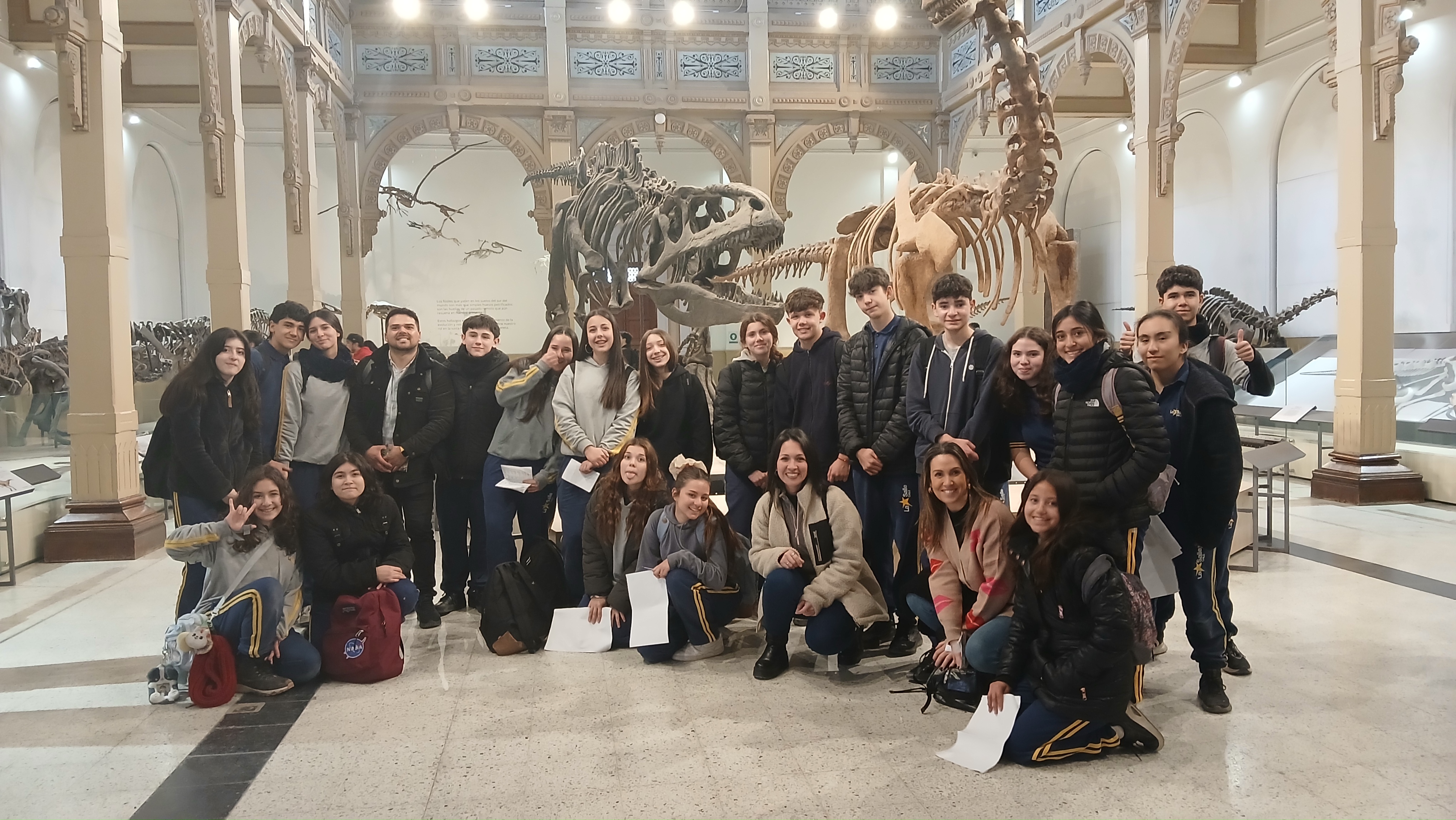 ESTUDIANTES DE PRIMERO MEDIO VISITARON EL MUSEO NACIONAL DE HISTORIA NATURAL