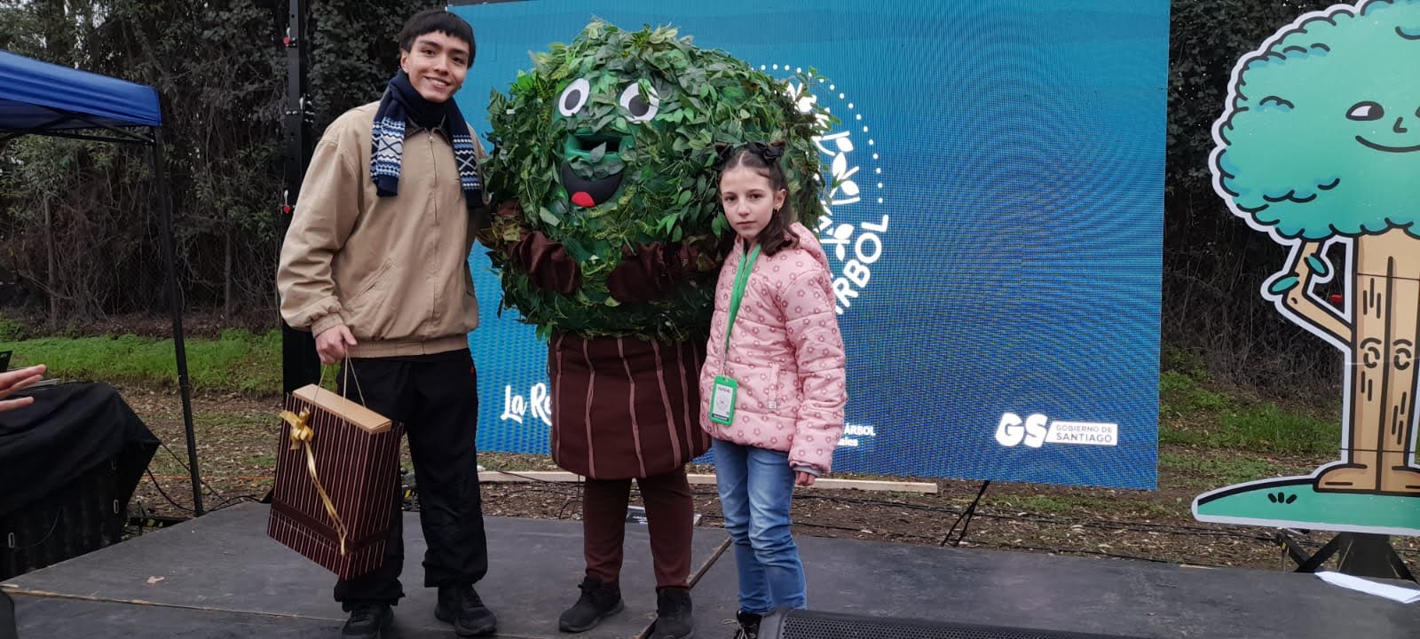¡ORGULLOSOS DE NUESTROS ESTUDIANTES SOFÍA MANDRY Y GONZALO SANTIBÁÑEZ!