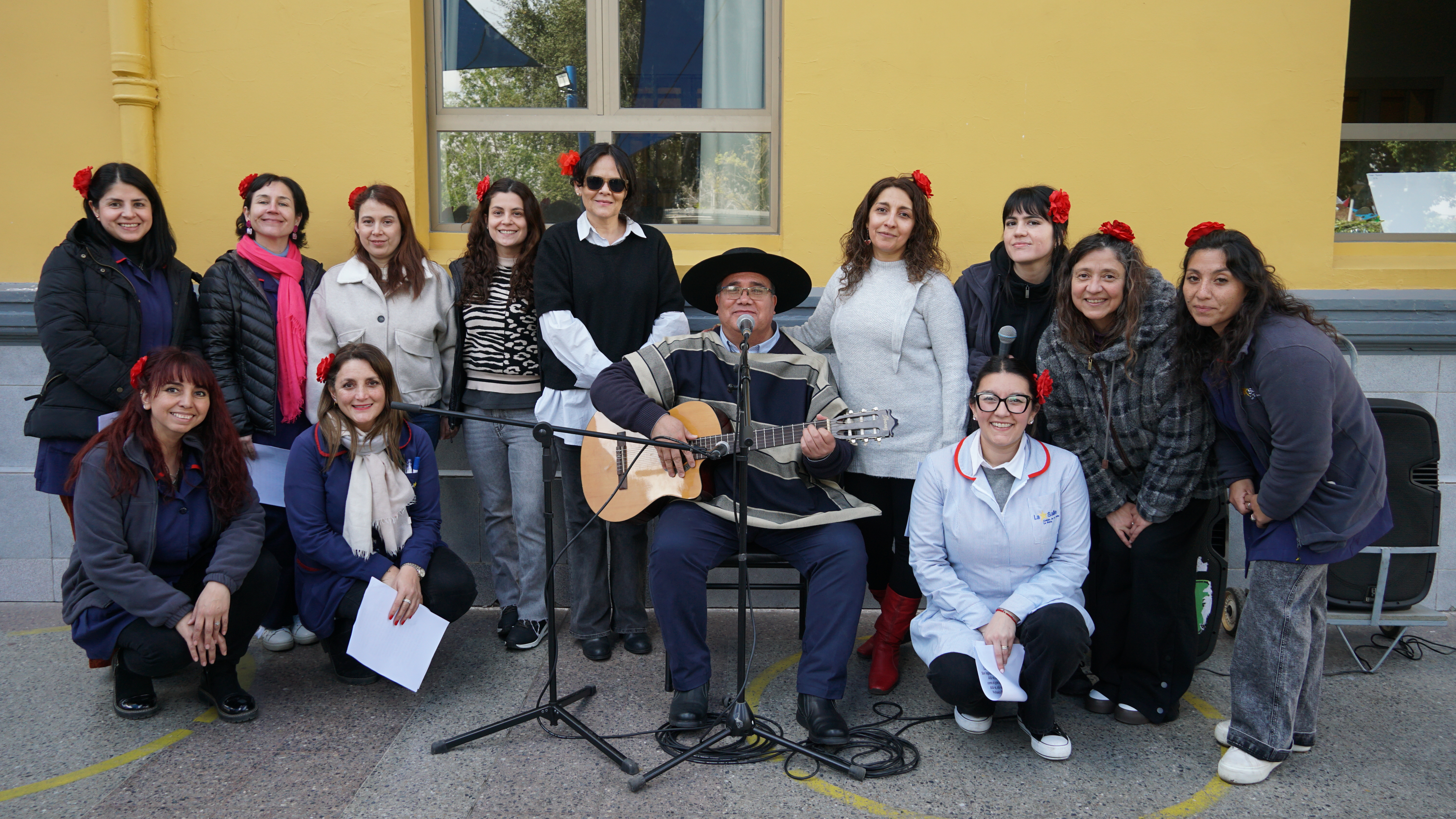 NUESTROS DOCENTES DE PRIMER CICLO LE DIERON LA BIENVENIDA A SEPTIEMBRE