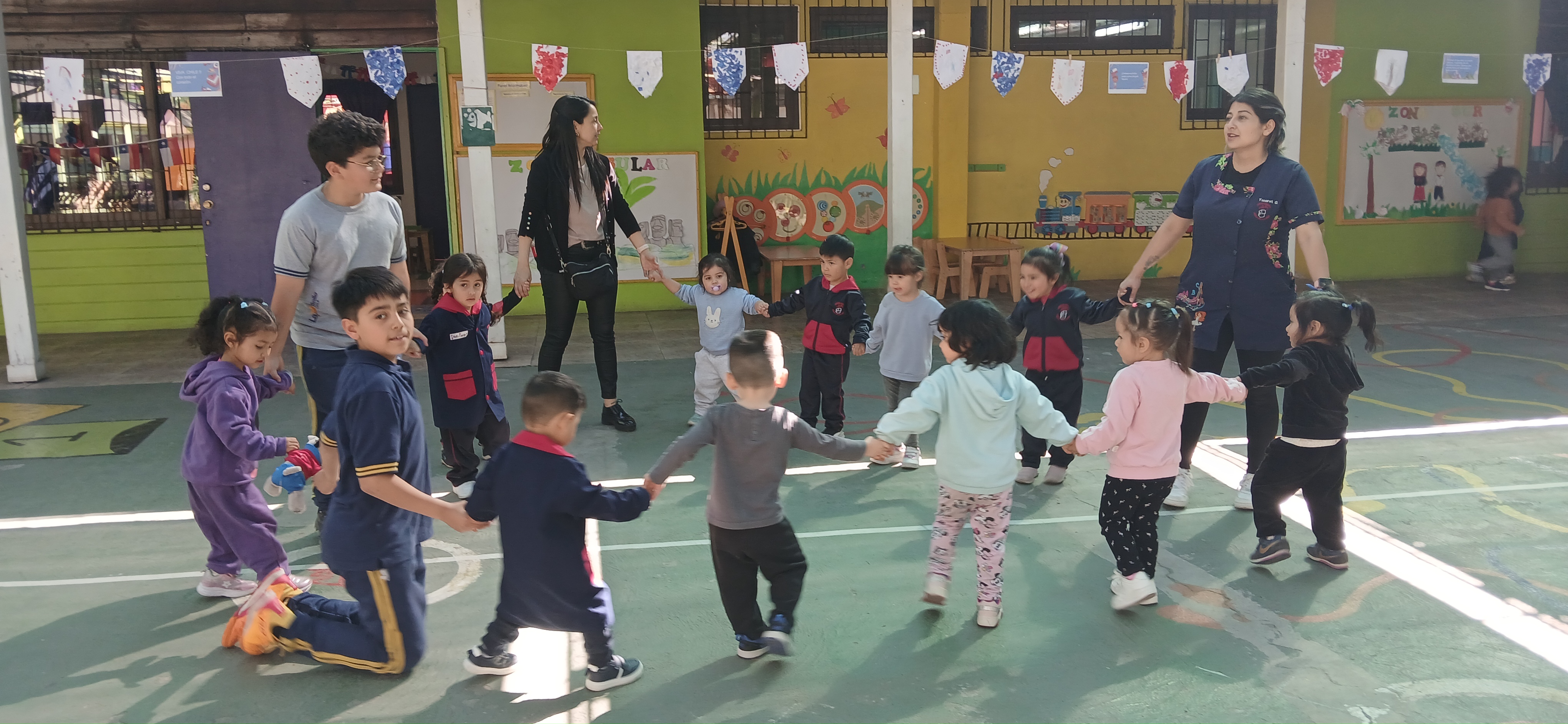 NUESTROS ESTUDIANTES VISITARON EL JARDÍN REINA DE LA PAZ