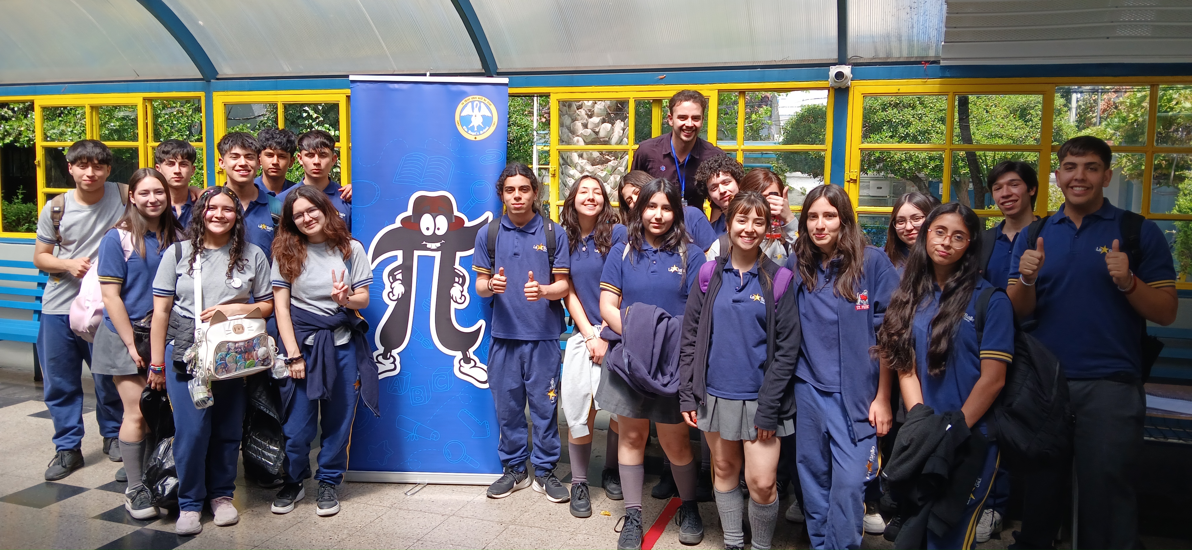 ESTUDIANTES DEL ELECTIVO DE CIENCIAS DE LA SALUD VISITAN EXPOSICIÓN CIENTÍFICA