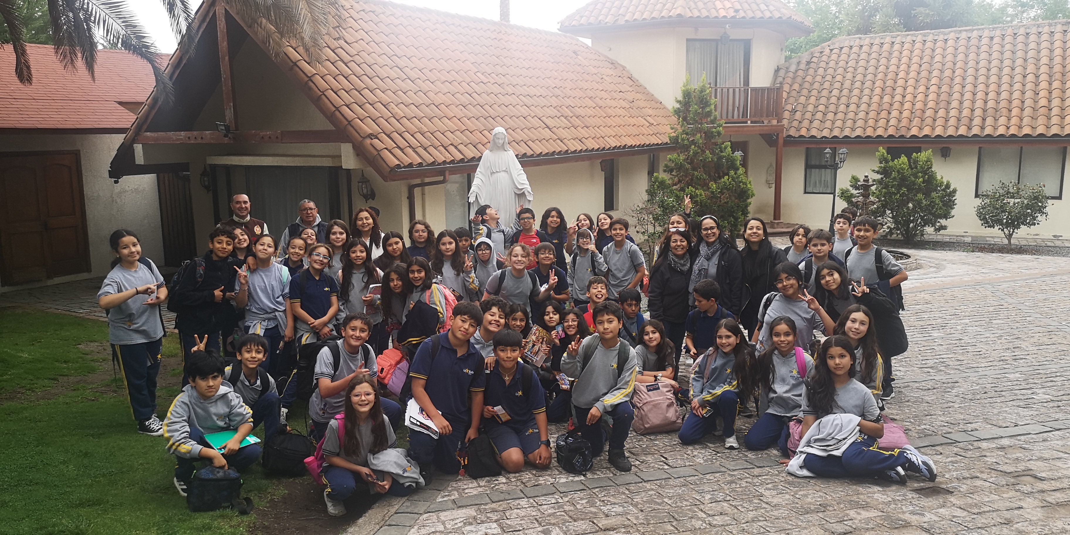 ESTUDIANTES PARTICIPARON EN RETIRO PREVIO A SU PRIMERA COMUNIÓN