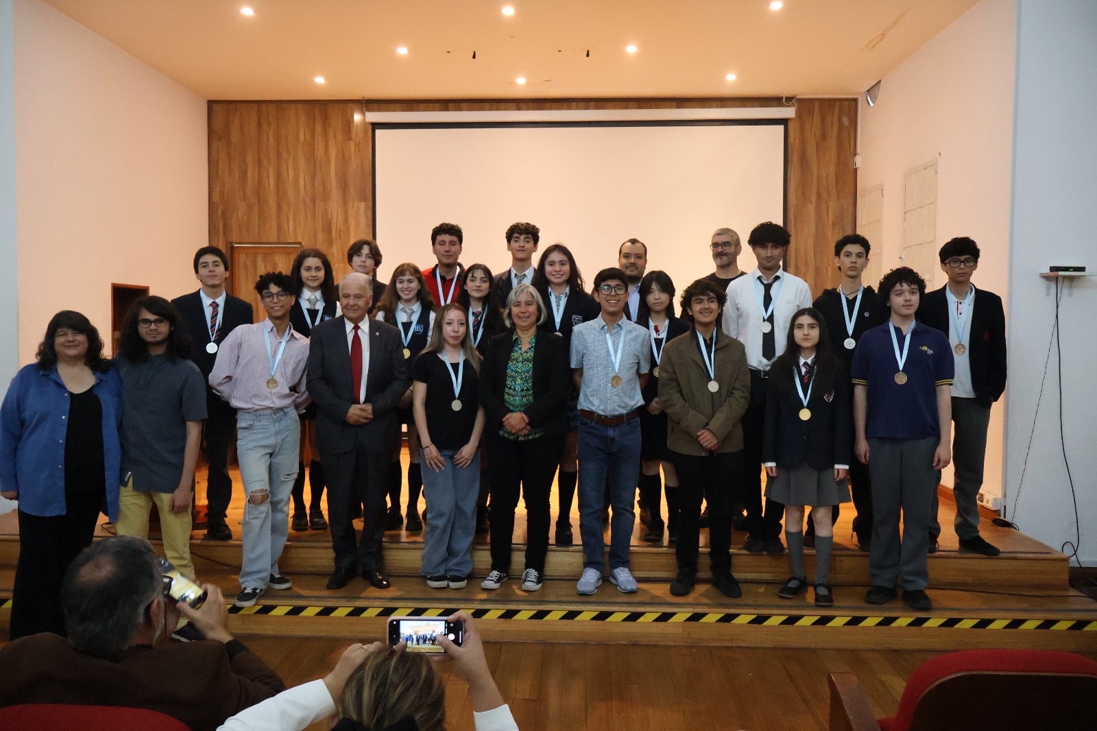¡MEDALLA DE BRONCE EN LAS OLIMPIADAS DE QUÍMICA!