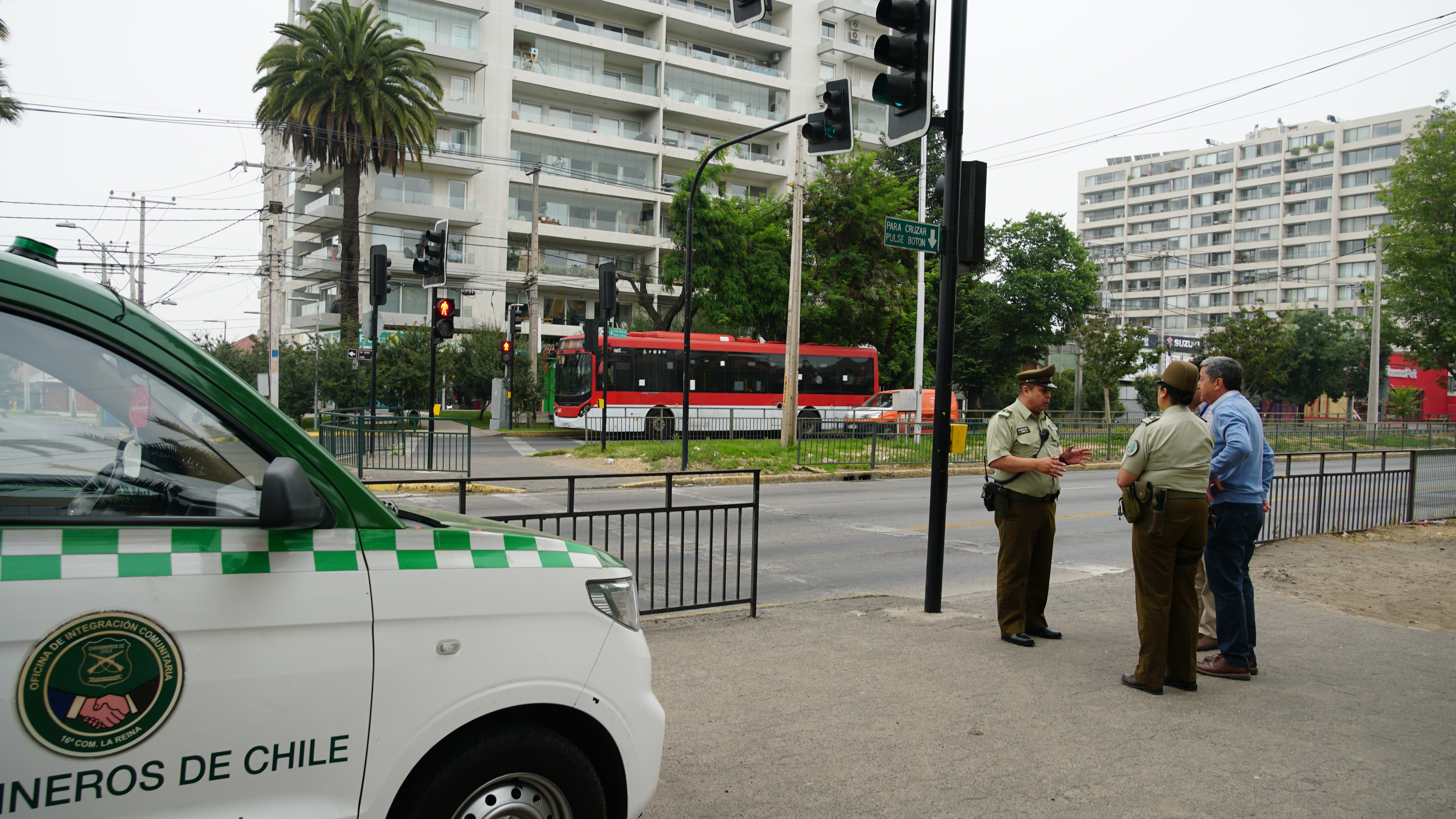 CARABINEROS REVISA MEDIDAS DE SEGURIDAD VIAL EN CALLE OSSA