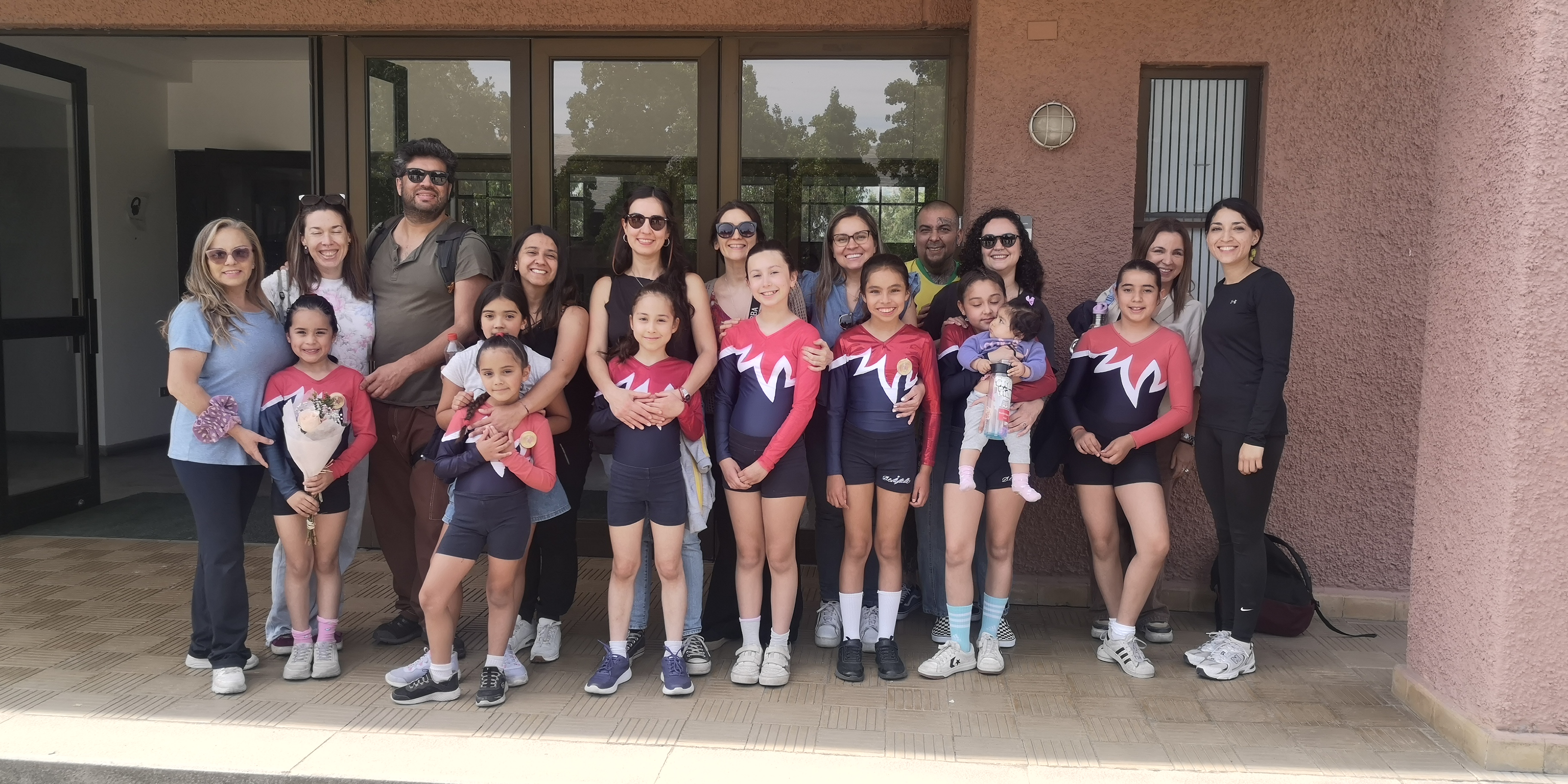 NUESTRAS PEQUEÑAS GIMNASTAS VIVEN SU PRIMERA COMPETENCIA AEGA