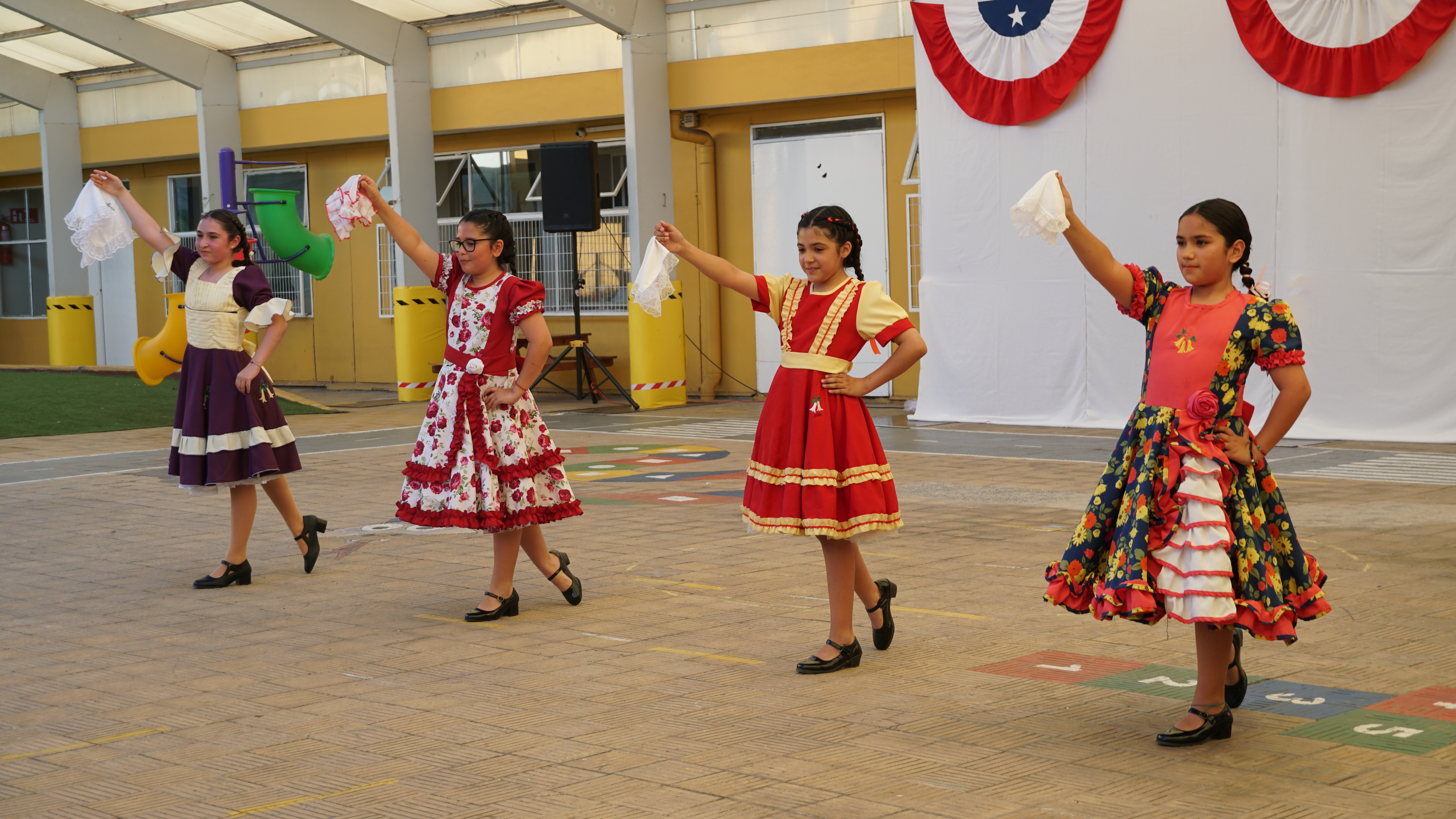 EL FOLCLOR SE VIVE Y SE CELEBRA EN NUESTRO COLEGIO