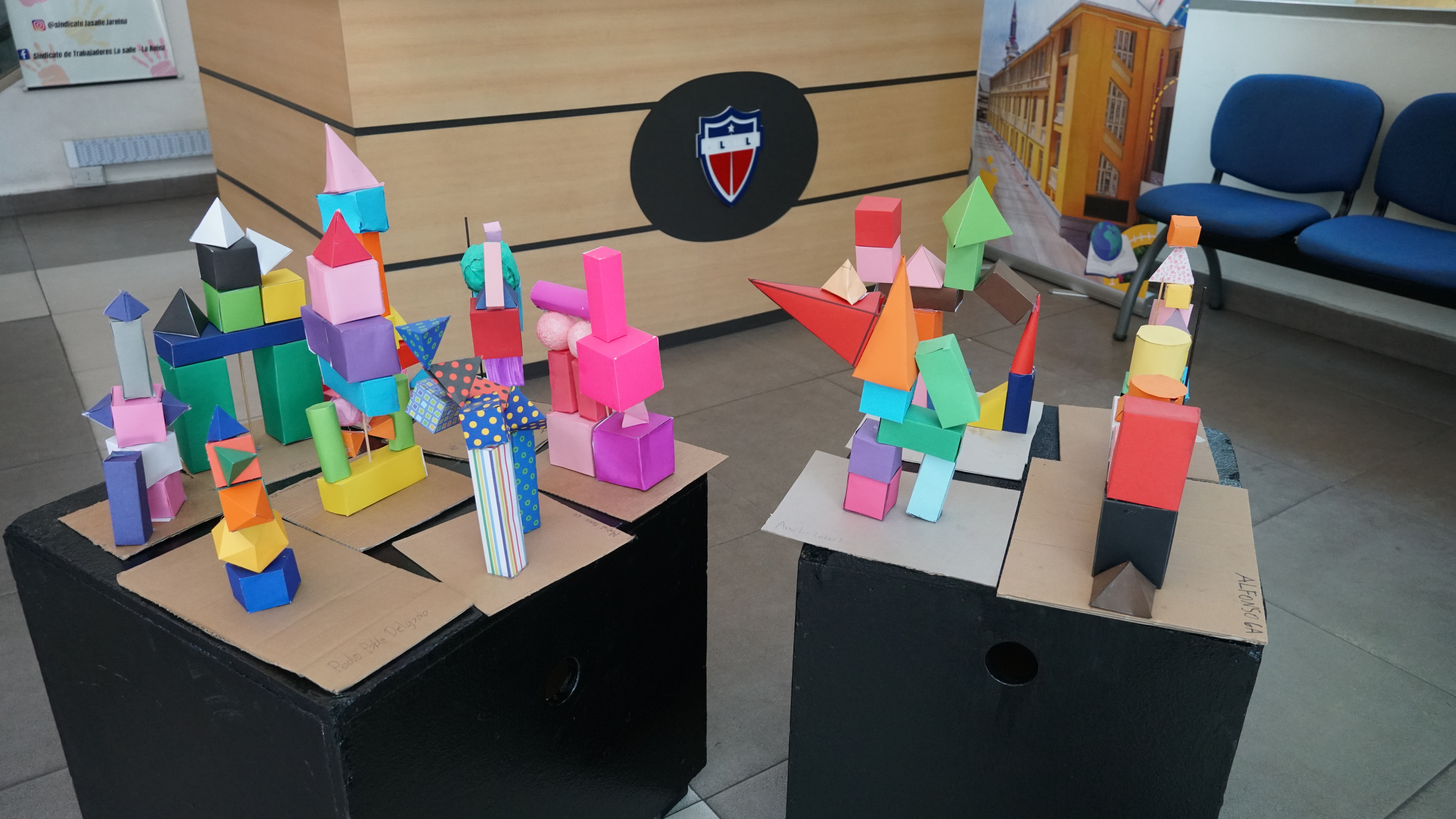 ESTUDIANTES PRESENTARON SUS TRABAJOS EN LA EXPO DE ARTE Y EL TALLER DE MANUALIDADES