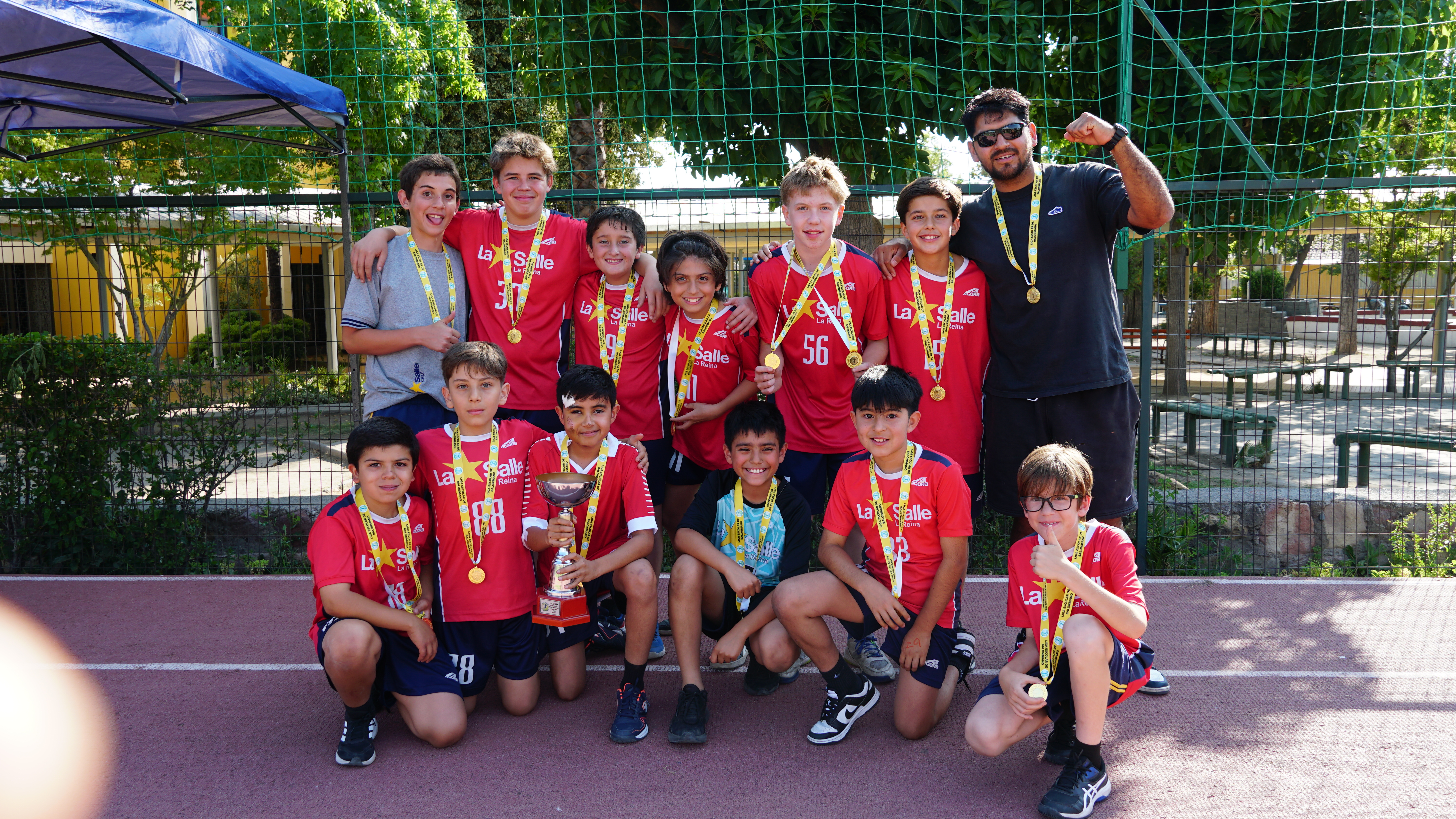 ¡NUESTROS CAMPEONES DE LA COPA DE ORO RECIBEN SUS MERECIDOS PREMIOS!