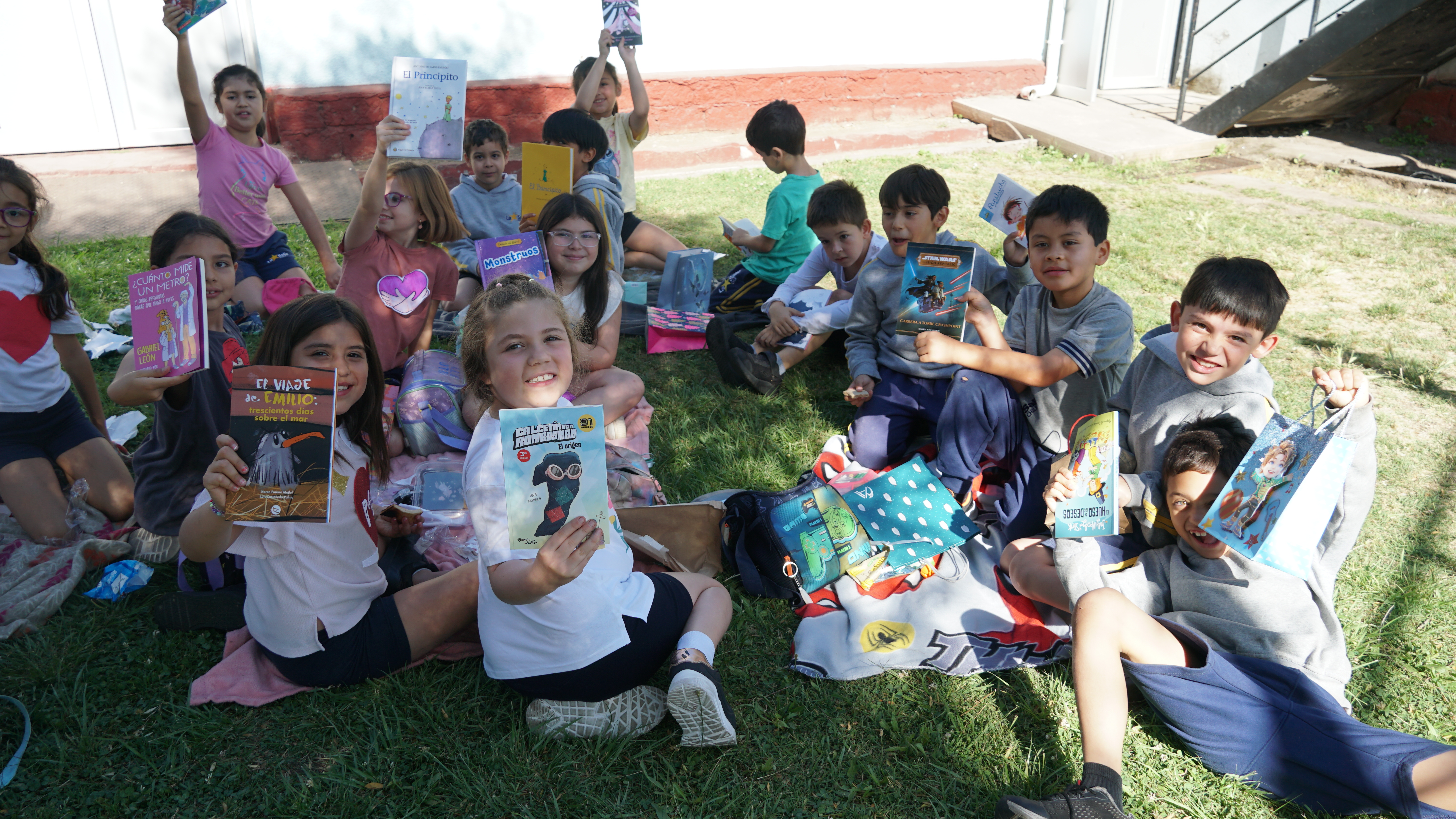 'TE REGALO MI LECTURA': FOMENTANDO EL AMOR POR LOS LIBROS EN SEGUNDO BÁSICO