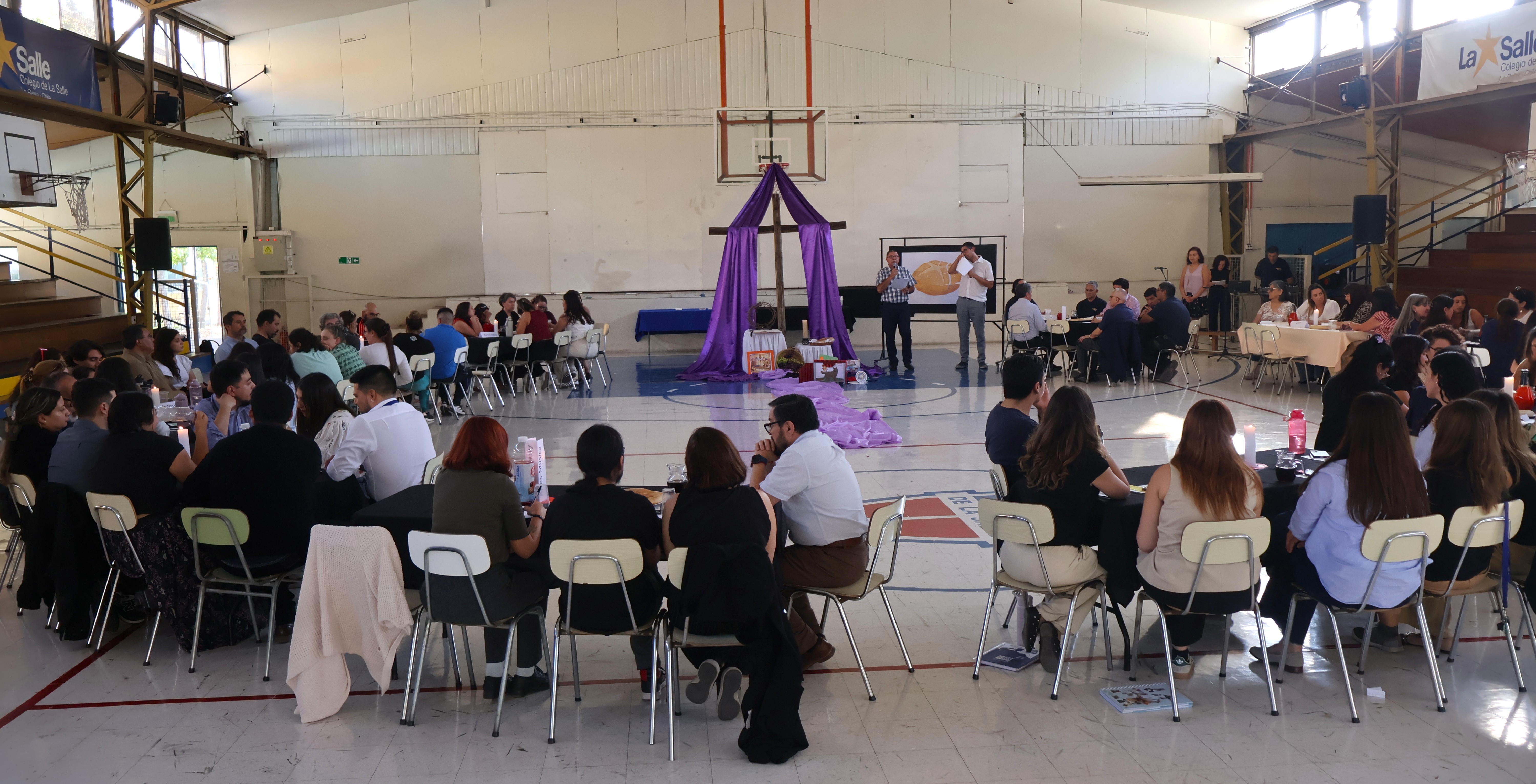 NUESTROS FUNCIONARIOS PARTICIPAN EN UNA SIGNIFICATIVA JORNADA DE SEMANA SANTA