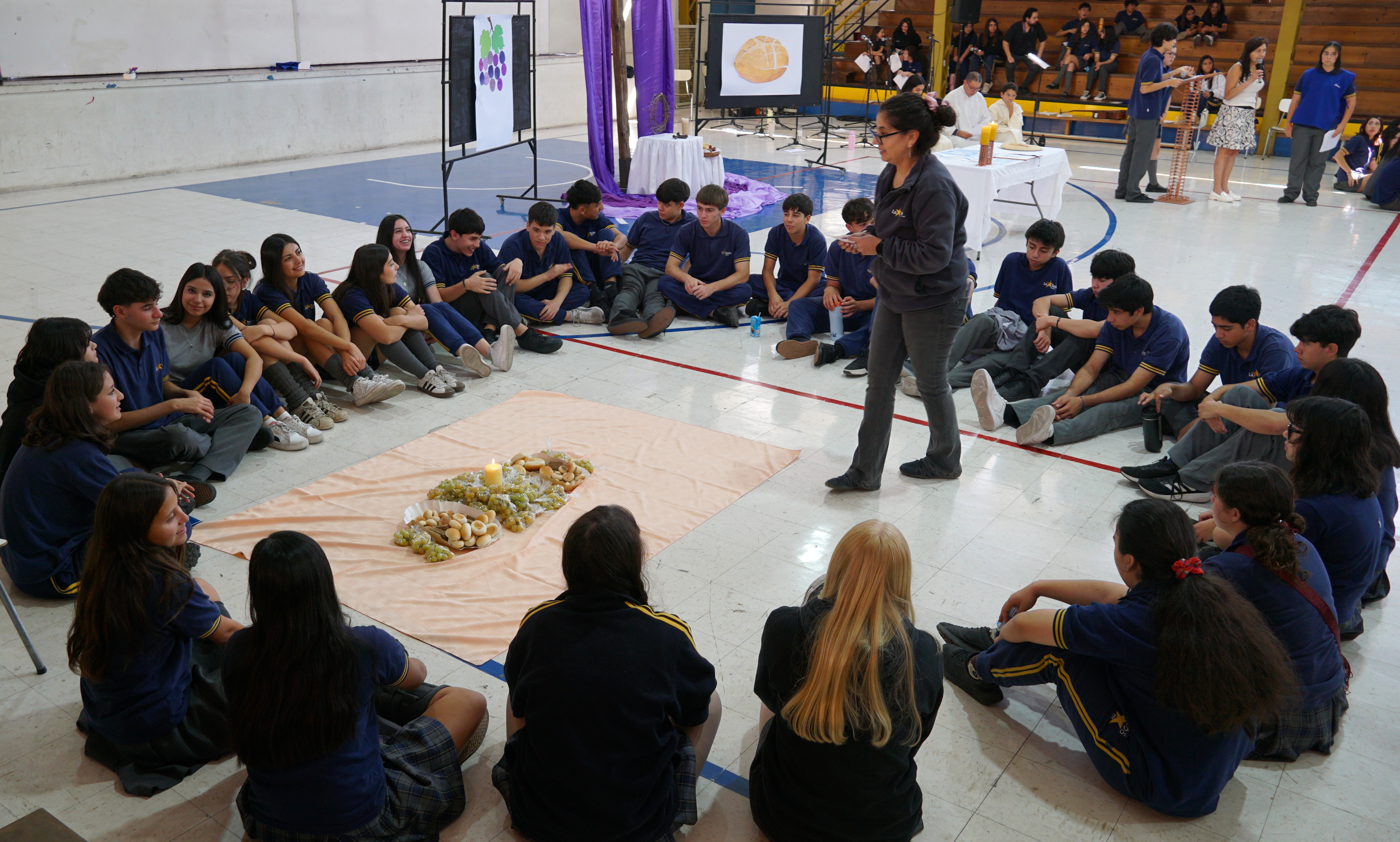 CEREMONIA SEMANA SANTA PARA NUESTROS ESTUDIANTES