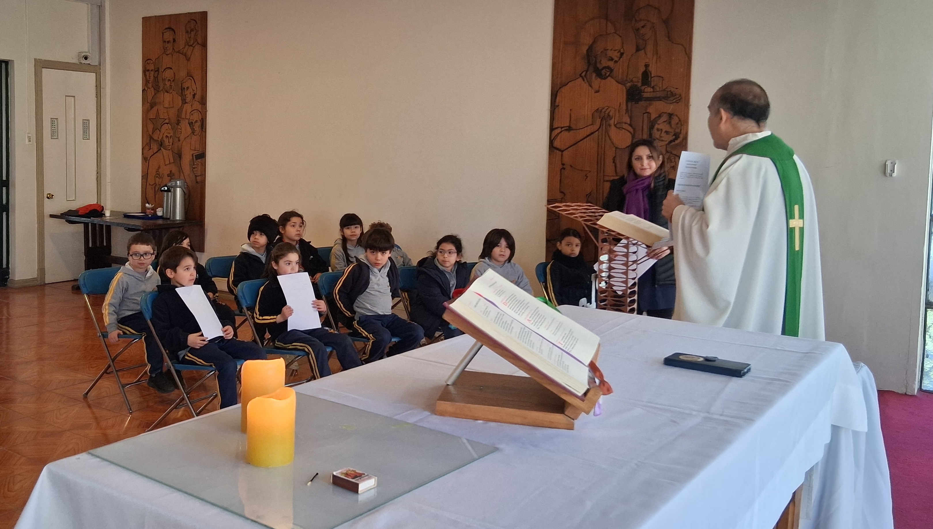 NUESTROS ESTUDIANTES DE PRIMERO BÁSICO A Y B VIVIERON UNA HERMOSA LITURGIA