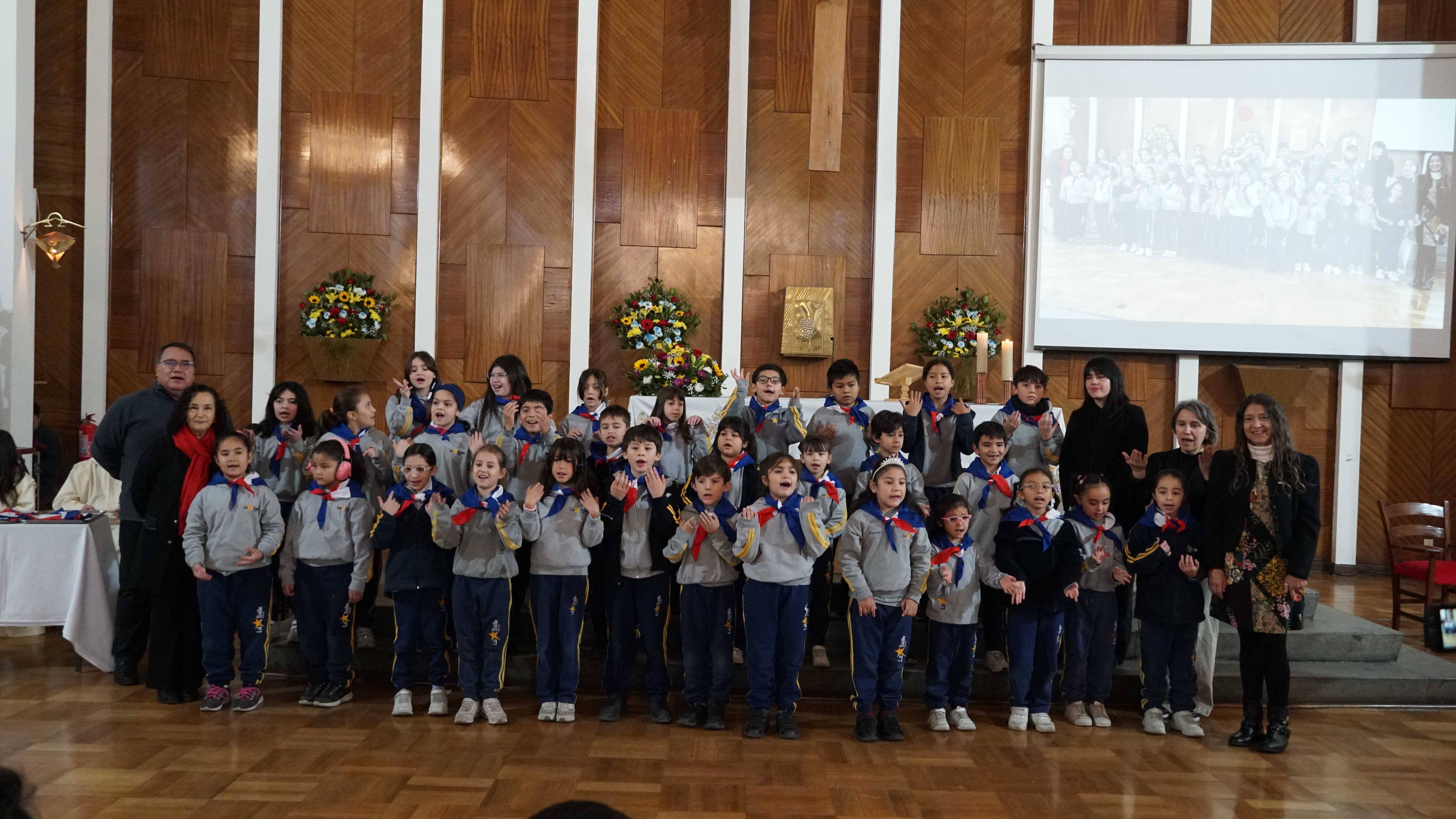 MISIONEROS LASALLISTAS RECIBIERON SU PAÑOLÍN EN UNA SIGNIFICATIVA CEREMONIA REALIZADA EN LA CAPILLA DEL COLEGIO