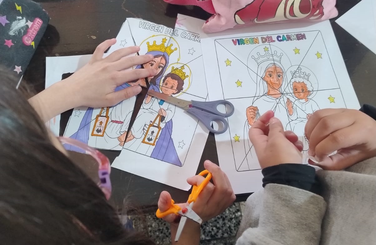 MISIONEROS LASALLISTAS CELEBRAN A LA VIRGEN DEL CARMEN