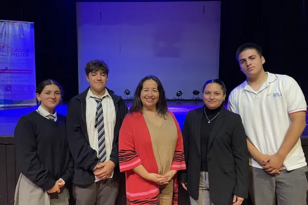EL CENTRO DE ESTUDIANTES PARTICIPA DE LA CHARLA 'RELACIONES SIN VIOLENCIA'