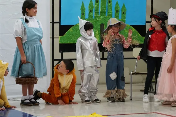 EL MAGO DE OZ DRAMATIZARON NUESTROS ESTUDIANTES DEL TALLER DE TEATRO DE 1° A 4° BÁSICO
