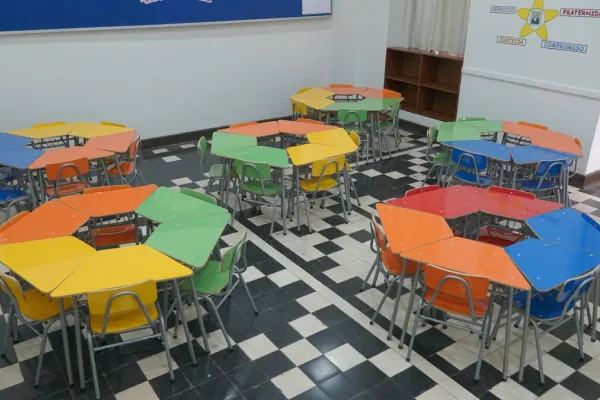 NUEVO MOBILIARIO PARA NUESTROS ESTUDIANTES DE PRIMERO BÁSICO