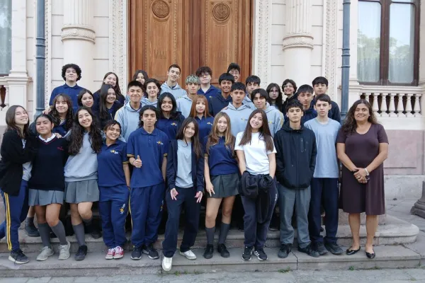 NUESTROS SEGUNDOS MEDIOS VISITARON EL PALACIO COUSIÑO