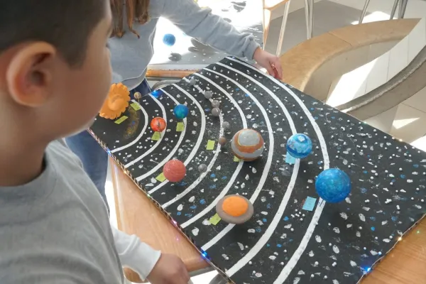 ¡QUÉ HERMOSA EXPO DEL SISTEMA SOLAR REALIZARON NUESTROS TERCEROS BÁSICOS!