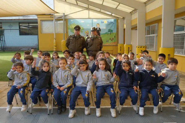 UN CARIÑOSO HOMENAJE A NUESTROS CARABINEROS