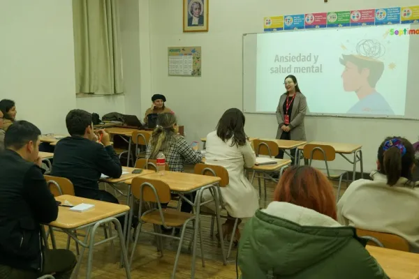 PROFESORES ASISTEN A CHARLA SOBRE MANEJO DE ESTRÉS