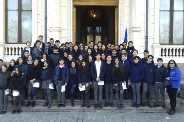 Estudiantes de segundo medio visitan el Palacio Cousiño