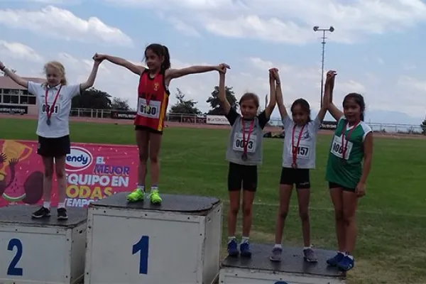 Alumnas destacan en Copa Escolar de Atletismo
