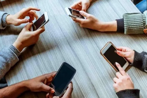 “Hábitos del uso del celular en adolescentes”