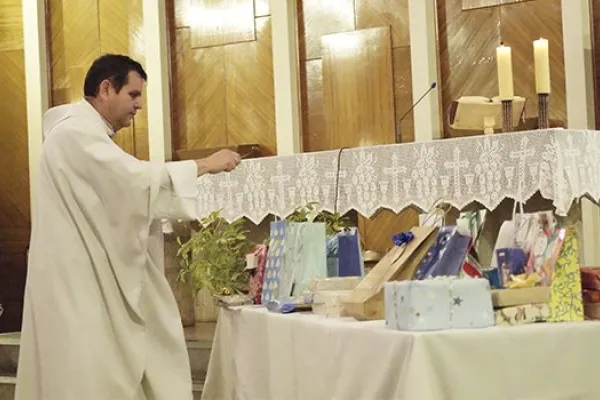 Alumnos que se preparan para iniciar su vida cristiana