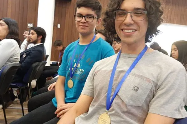Alumnos obtienen primer lugar en Olimpiadas de Química