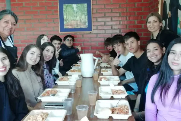 NUEVOS CURSOS COLABORAN CON EL COMEDOR SOLIDARIO