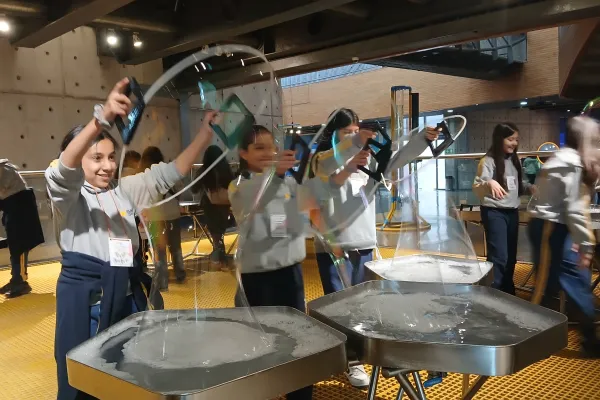 NUESTROS 5° BÁSICOS VISITAN EL MUSEO INTERACTIVO MIRADOR