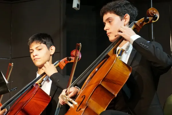 LA ORQUESTA DE CÁMARA DEL COLEGIO NOCEDAL VISITA A NUESTROS PÁRVULOS