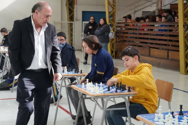 SIMULTÁNEA DE AJEDREZ CON EL GRAN MAESTRO IVÁN MOROVIC