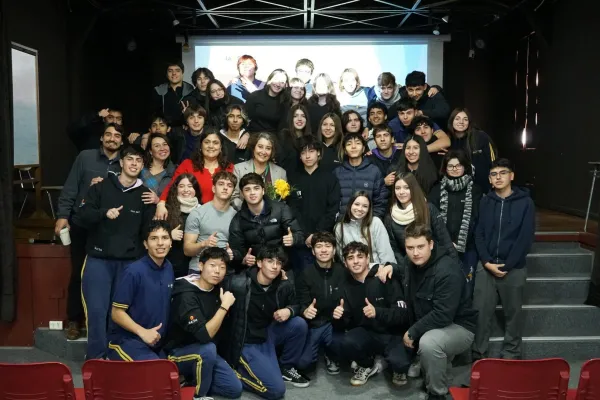 PATRICIA POLITZER SE REÚNE CON NUESTROS ESTUDIANTES DE CUARTO MEDIO