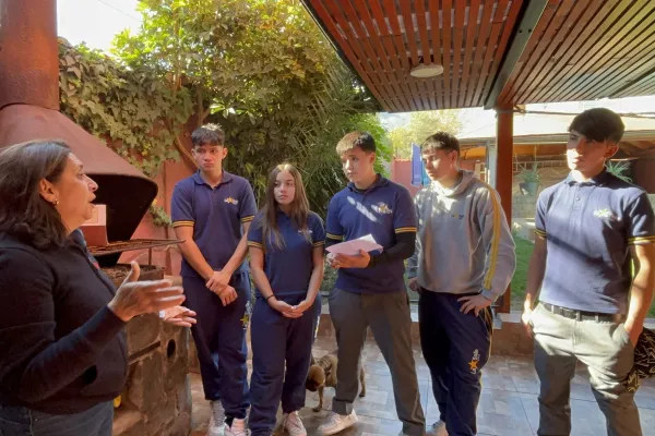 ESTUDIANTES REALIZAN ENRIQUECEDORA SALIDA PEDAGÓGICA A TERRENO