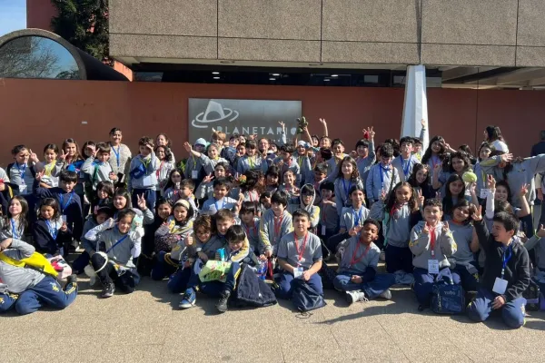 NUESTROS ESTUDIANTES DE 3° BÁSICO VISITAN EL PLANETARIO