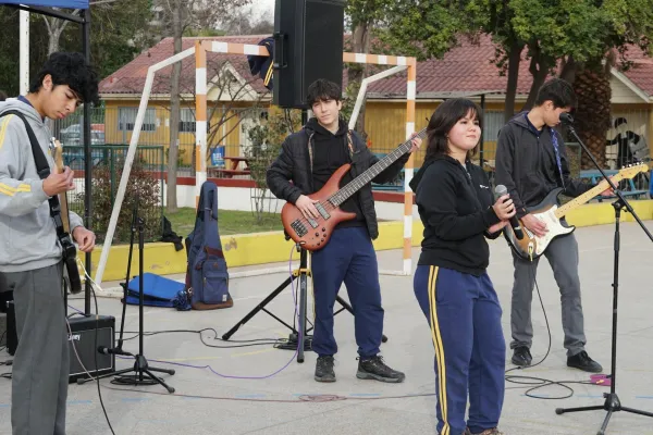 ¡ORGULLOSOS DE NUESTROS JÓVENES, SUS BUENAS INICIATIVAS Y TALENTOS!
