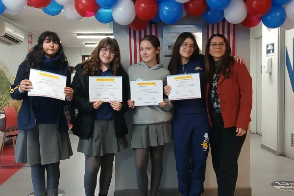 DESTACADA PARTICIPACIÓN DE NUESTRAS ESTUDIANTES EN EL CONCURSO DE SPELLING BEE