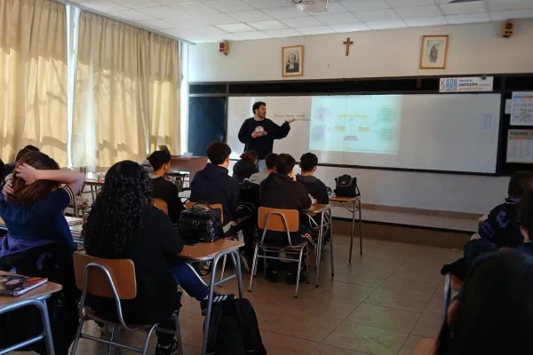 ESTUDIANTES DE IV° MEDIO PARTICIPARON EN CHARLA SOBRE MANEJO DE ESTRÉS