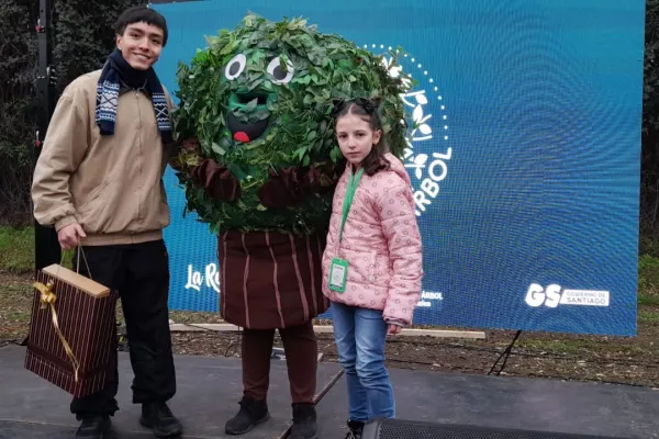 ¡ORGULLOSOS DE NUESTROS ESTUDIANTES SOFÍA MANDRY Y GONZALO SANTIBÁÑEZ!