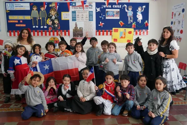 NUESTROS PRIMEROS BÁSICOS TRANSFORMARON SUS SALAS EN UNA FONDA