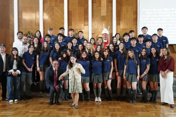 UNA EMOTIVA CEREMONIA DE CONFIRMACIÓN NUESTRA COMUNIDAD EDUCATIVA